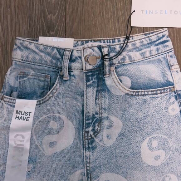 TINSELTOWN *NWT* Yin Yang Jeans Size 0/24 High Rise Distressed Curvy Mom Casual - Picture 3 of 16